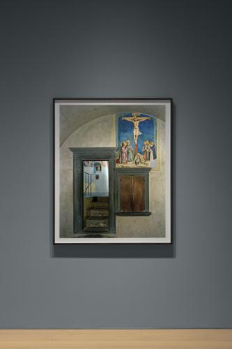 Robert Polidori<p class="titolo-immagine">Crucifixion with the Virgin and Sts Cosmas, John the Evangelist and Peter Martyr by Fra Angelico, Cell 38 (foreground), Adoration of the Magi and Man of Sorrows, by Fra Angelico, Cell 39 (background) Museum of San Marco Convent, Florence, Italy 2010