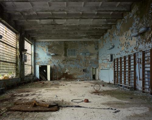 Robert Polidori<p class="titolo-immagine">GYMNASIUN IN SSHOOL #5, PRIPYAT, 2001</p>