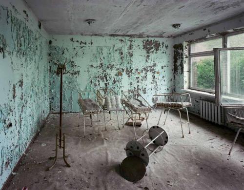 Robert Polidori<p class="titolo-immagine">MATERNITY WARD, PRIPYAT,2001</p>