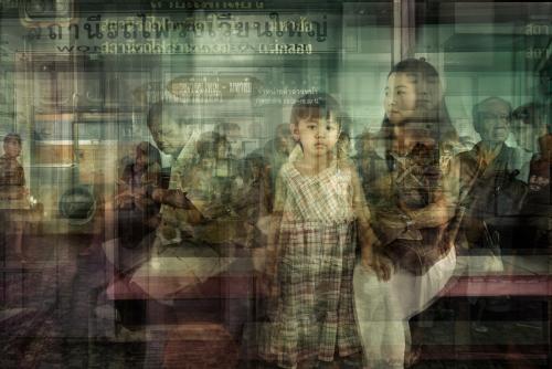 Riccardo Magherini<p class="titolo-immagine">WONGWIAN YAI, 2015</p>